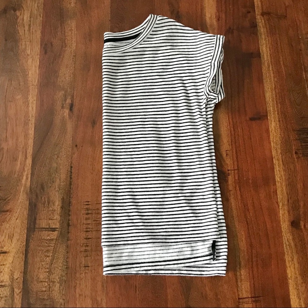 5 for $25 🎁 Lou & Grey Striped T-Shirt Super Soft